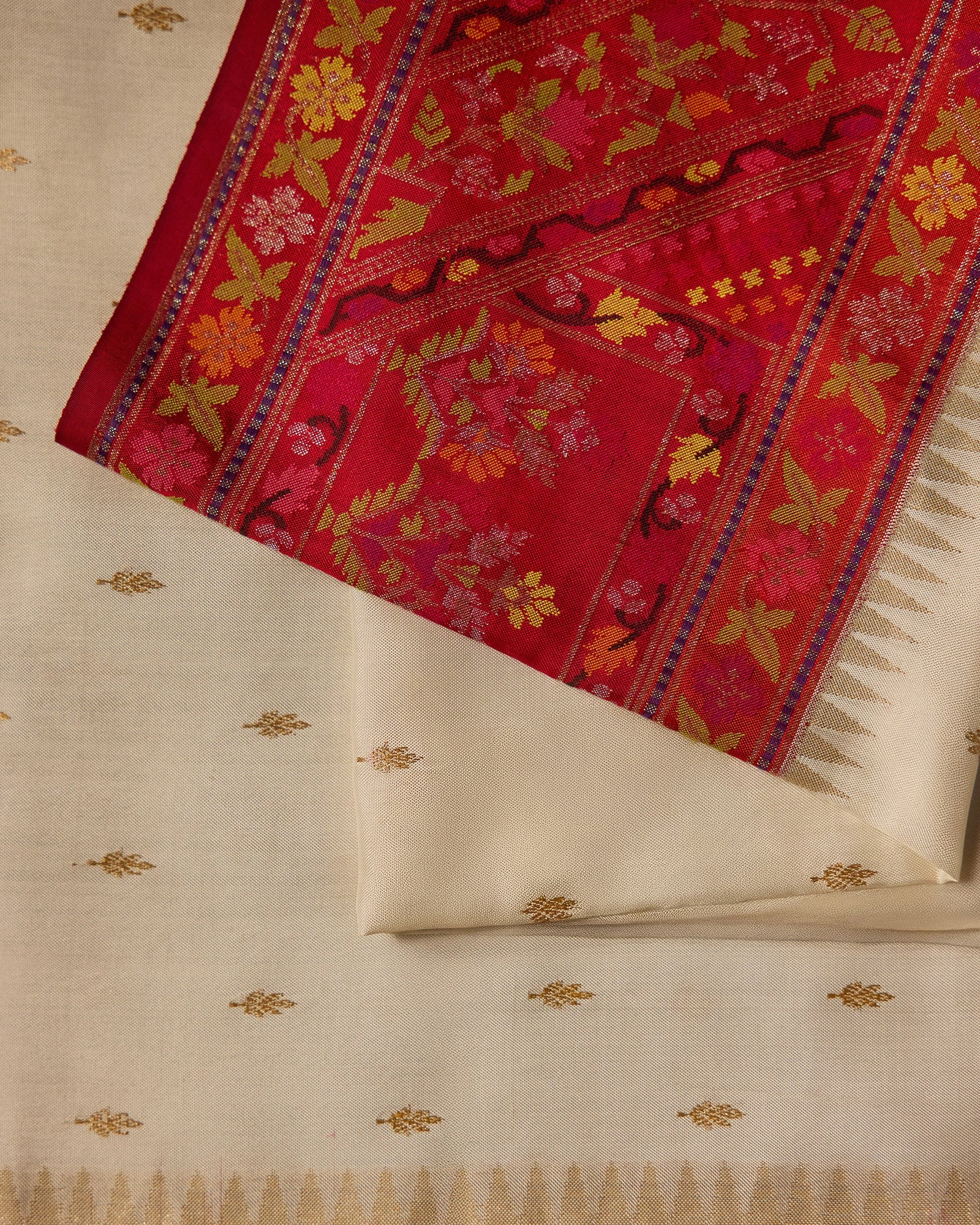 White Banarasi  Silk saree - 094 of 105